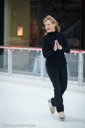 JoJo Starbuck glücklich über den Besuch der Eislauflegenden bei ihrem Workshop mit Erwachsenen am Rockefeller Center.